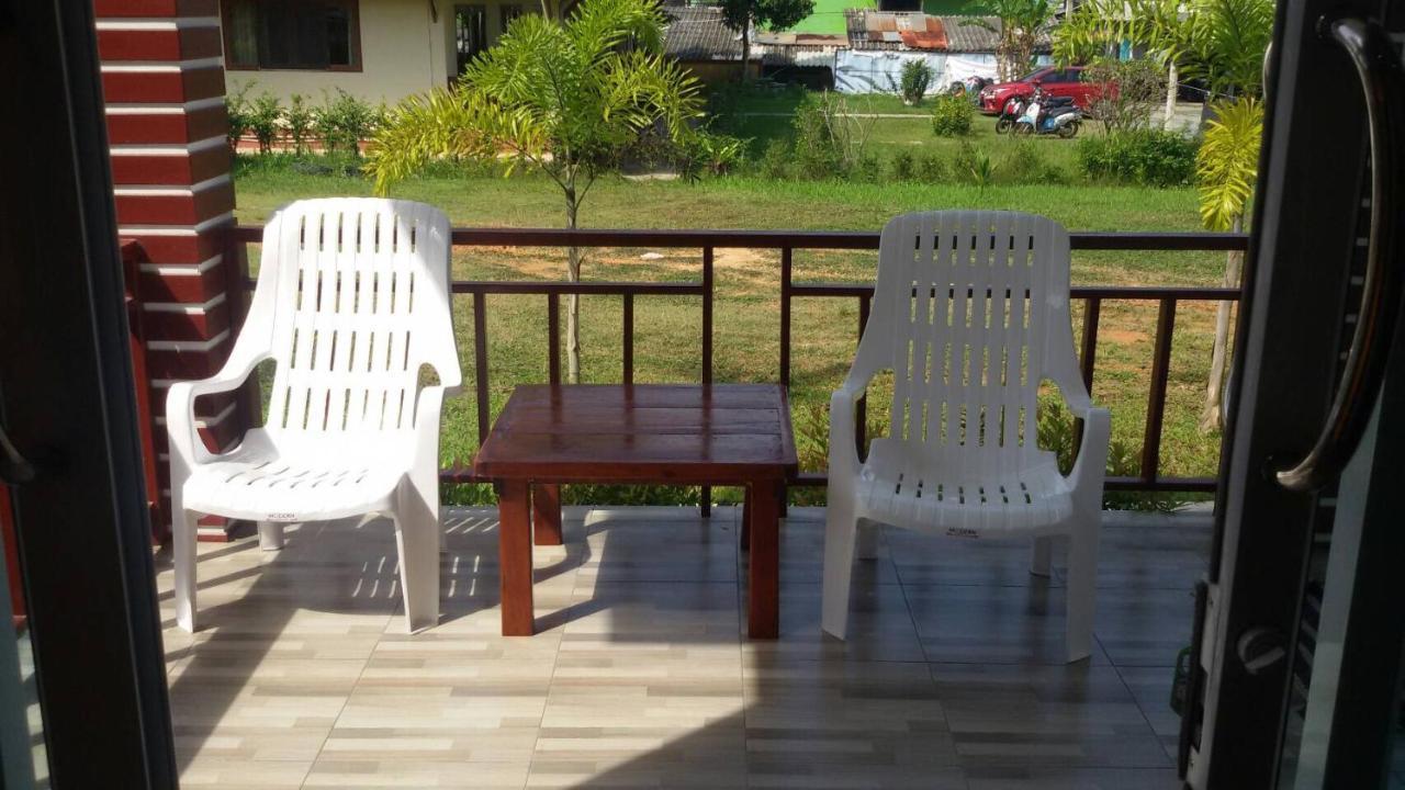 Tara House Hotel Koh Lanta Exterior photo